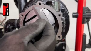 Как заменить графитовый лопаты  насоса в доильном апп?