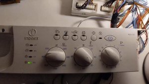 Панель стиральной машины INDESIT WISL105 с модулем управлени