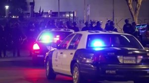 В Лос-Анджелесе после нескольких дней беспорядков ввели комендантский час