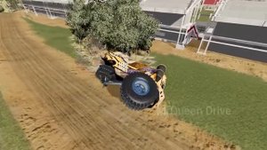 Monster Truck Lightning McQueen vs Monster Truck Miss Fritter - что лучше
