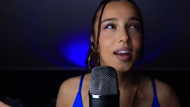 darklite ASMR. Близкий шёпот, движения рук, звуки рта.