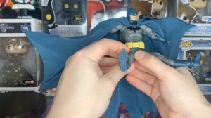 ОБЗОР Фигурки Бэтмена по комиксу Batman Hush от Mafex