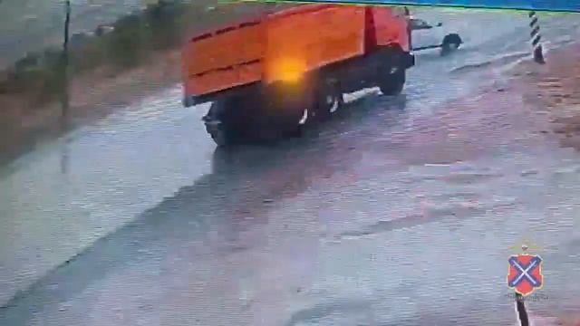 В Волгограде водитель «Лады» влетел под «КамАЗ» на мо?
