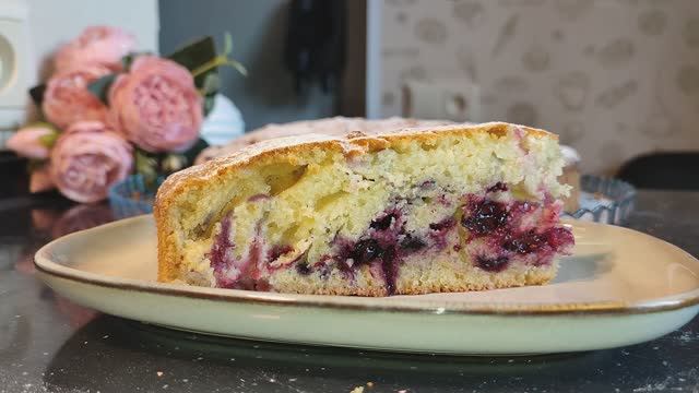 🍰 Невероятно простой и вкусный пирог на кефире с ягодами!  Быстро, просто, вкусно!