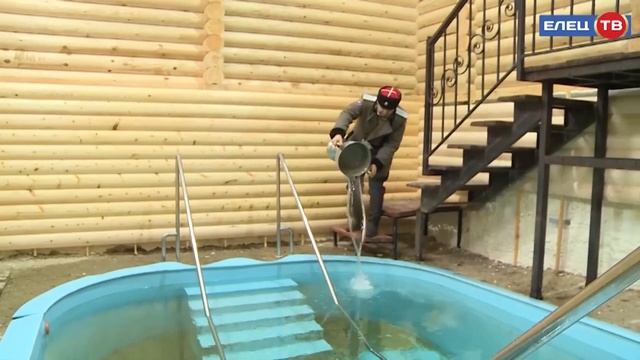 Божественная и природная благодать: в Крещенский сочельник в Ивановом саду освятили купель