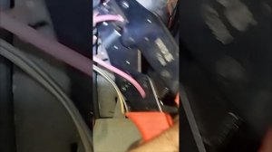 Ауди, при поднятии стеклоподъемника гаснет приборная