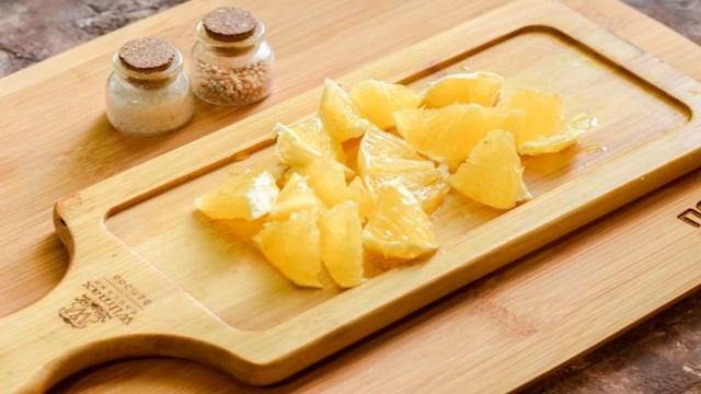 Cалат-коктейль с курицей и фруктами