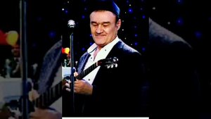 kel ey soqiy - Рустам Гоипов кел эй сокий