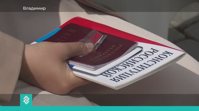 В Патриаршем саду сегодня вручили паспорта 18 школьникам