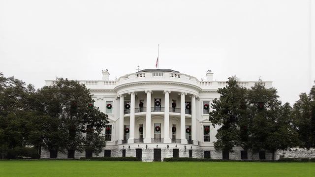 Американист Дудаков: Трамп использует милитаристский антураж для своего пиара