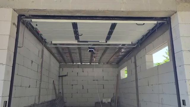 Автоматические гаражные ворота с калиткой