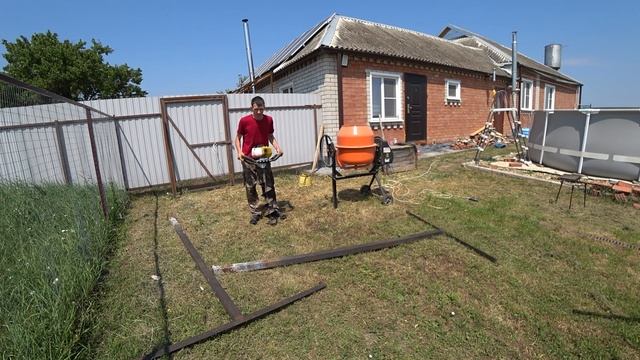 ЗАЛИЛ СТОЛБЫ ДЛЯ БЕЛЬЕВОЙ ВЕРЕВКИ / ЮРА СДЕЛАЛ МАШИНУ / РЫБАЛКА / ПОМЫЛИ ОКНА / БУДУ СТРОИТЬ БАССЕЙН