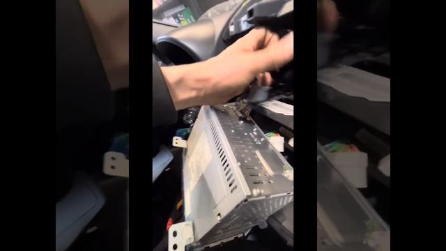 Установка мультимедиа Hyundai 130 | (2007-2010) смотреть онлайн