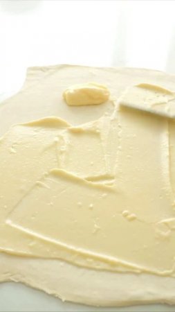 Улитки с изюмом и кремом