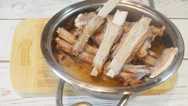 Бараньи ребрышки, томленные под луком