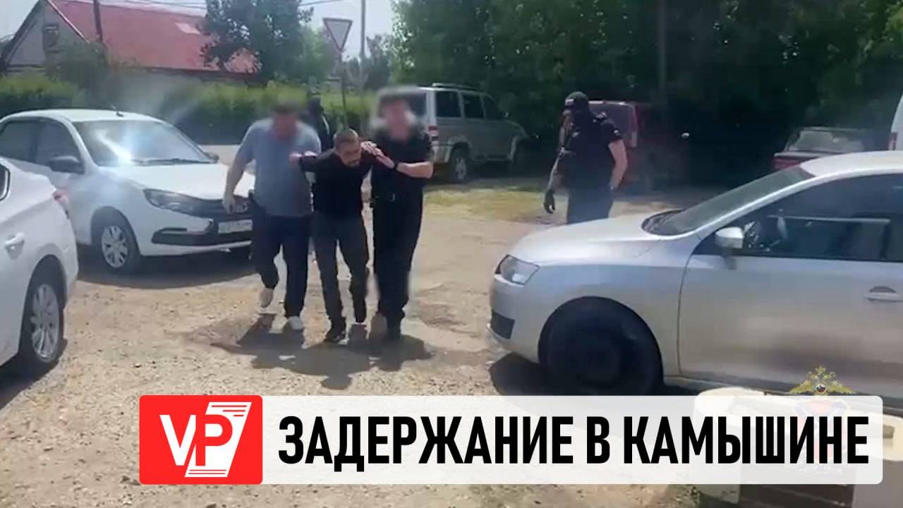 ПОЯВИЛОСЬ ВИДЕО ЗАДЕРЖАНИЯ ПОДОЗРЕВАЕМОГО В ОСОБО ТЯЖКОМ ПРЕСТУПЛЕНИИ ПОД ВОЛГОГРАДОМ