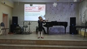 Русская народная песня. "Как под горкой, под горой..." (и?