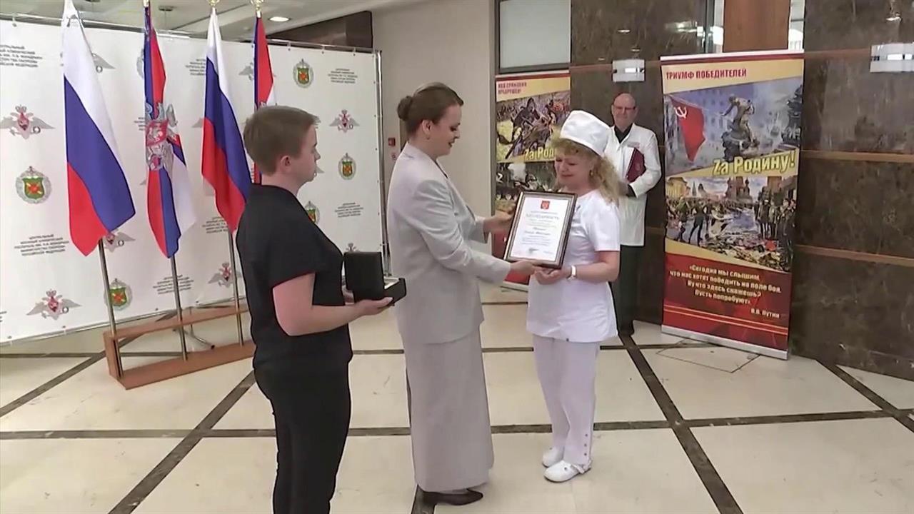 Замминистра обороны Анна Цивилева в госпитале им. Мандрыка вручила награды бойцам и медперсоналу