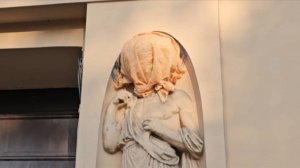 Неизвестный изуродовал статую Диониса в Петербурге