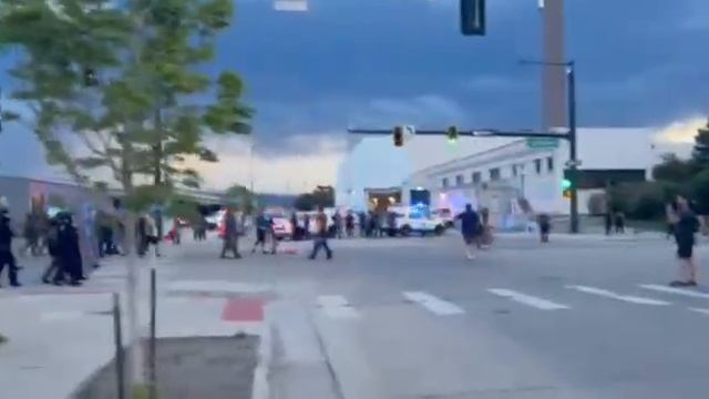 Иммиграционные власти США сегодня ночью произвели аресты в Техасе. В Денвере вспыхнул протест, и...