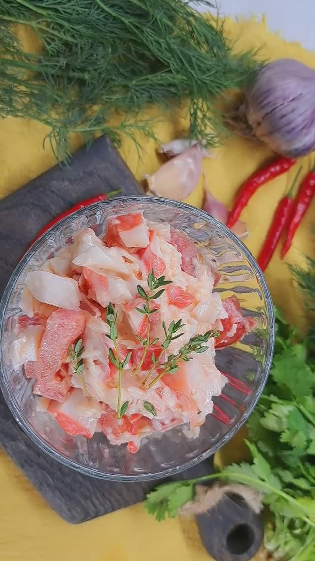 Салат с крабовыми палочками, помидорами и сыром!👍👍👍