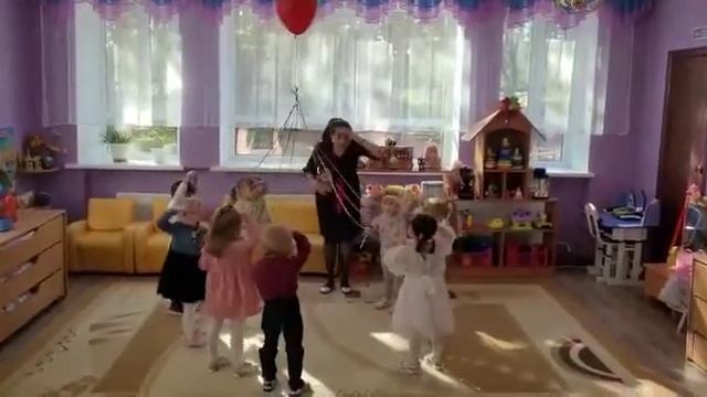 Позновательно- коммуникативная деятельность" В поисках волшебного сундучка" в средней группе.