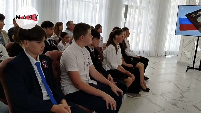 В Азнакаево состоялось торжественное вручение паспортов гражданина РФ