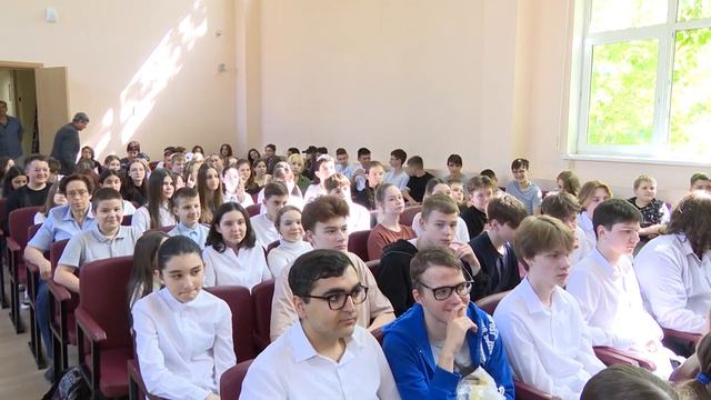 Ученикам школы №1 рассказали о правилах безопасности смотреть онлайн