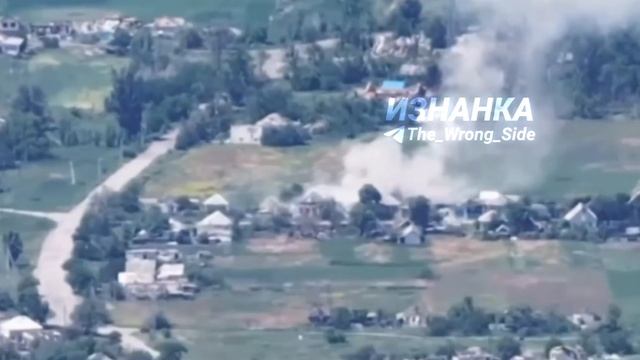 На кадрах ОК нанесения удара экипажем Ми-28 ВС РФ по ПВД 63 омбр ВСУ в районе н.п. Кировск.  @Th...