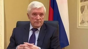 С  Днем России поздравляет экс-губернатор Александр Суриков