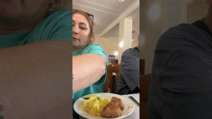 НЕ УСПЕЛИ  ПРИЕХАТЬ ПОШЛИ СРАЗУ ЗАВТРАКАТЬ!