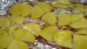 Картофель с ребрышками в духовке