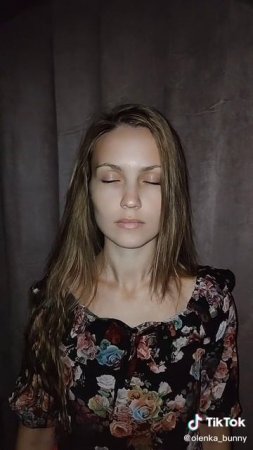 Самая красивая девочка с языком