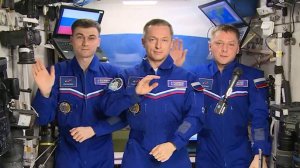 Космонавты на МКС поздравили россиян с Днем России