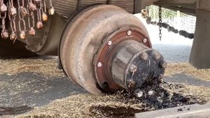 Пакистанские мастера - восстановление перегруженного грузовика со сломанной осью