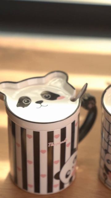 Огляд / Чашка керамічна 350 мл The Panda з блюдцем і ложкою / L смотреть онлайн