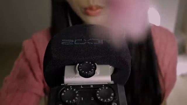 asmr wooyeon. Близкий шёпот, движения рук, звуки рта, предметы.