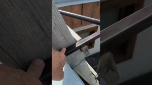 лебедка с поворотной стрелой для деревянной,наклонной лестницы.