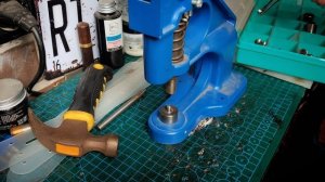 установка люверсов