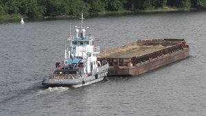 Буксир-толкач РТ-423 (Тип: РТ-300 Проект: 911В) с баржей 7058 пр