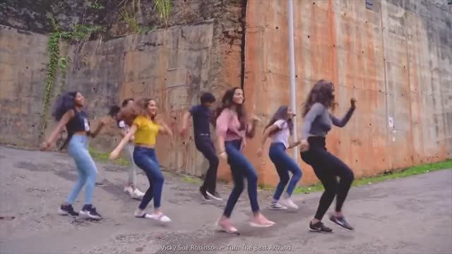 Vicky Sue Robinson ~ Turn The Beat Around