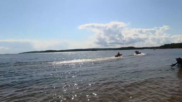 Банан за ПВХ лодкой с мотором 9.8, 2 такта. Поедет ли?
