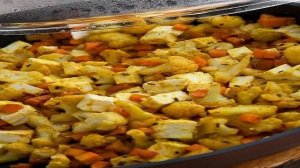 Гречка с овощами и сыром в горшочке