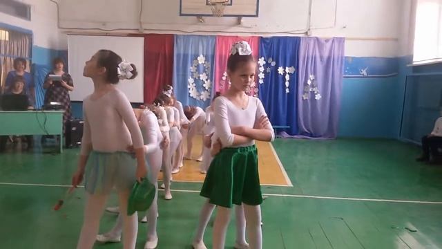 Танцевальный кружок Росиночка"Танец сороконожки" смотреть онлайн