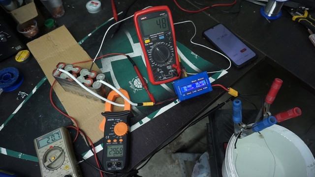 Тест розрядки в 30А батареї для дрона 6s2p на акумулятора смотреть онлайн