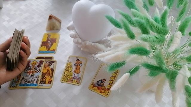 Без тебя он приуныл😭. Настроение сейчас у загаданного мужчины