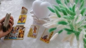 Без тебя он приуныл😭. Настроение сейчас у загаданного мужчины