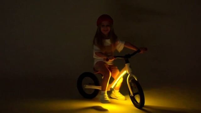 Двухколесный беговел Amarobaby Tornado смотреть онлайн