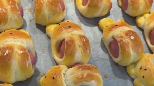 Булочки с сосиской в форме зайчика! Необычно мило! Пышные, мягкие и очень вкусные!