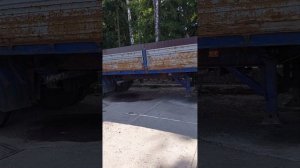 камаз 5490.   при нажатии  на тормоза клинят  тормоза  пол?